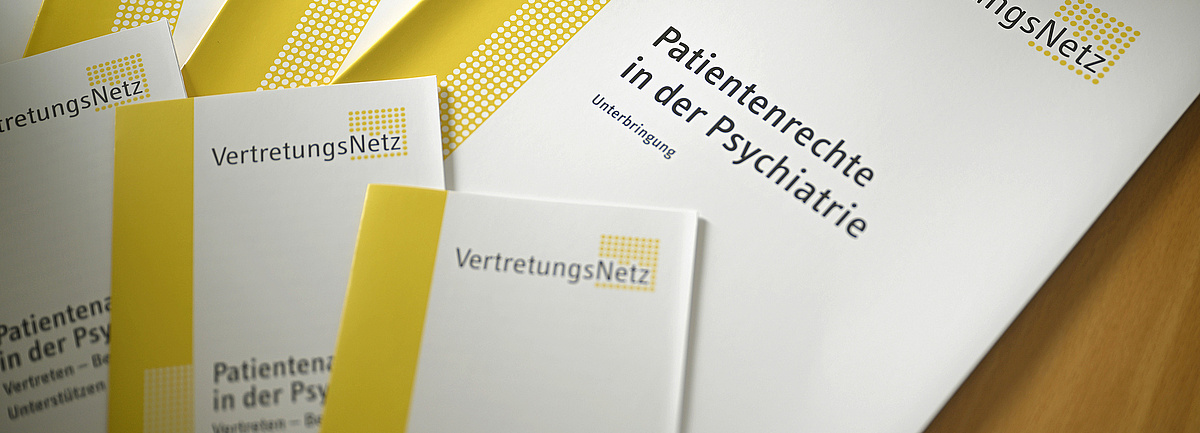 Fotocollage von VertretungsNetz-Foldern zur Patientenanwaltschaft