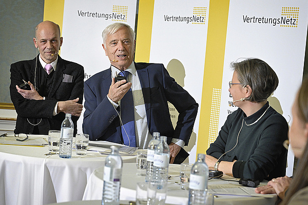 Foto: Peter Schlaffer und Gerhard Hopf erzählen über die Geschichte des Vereins