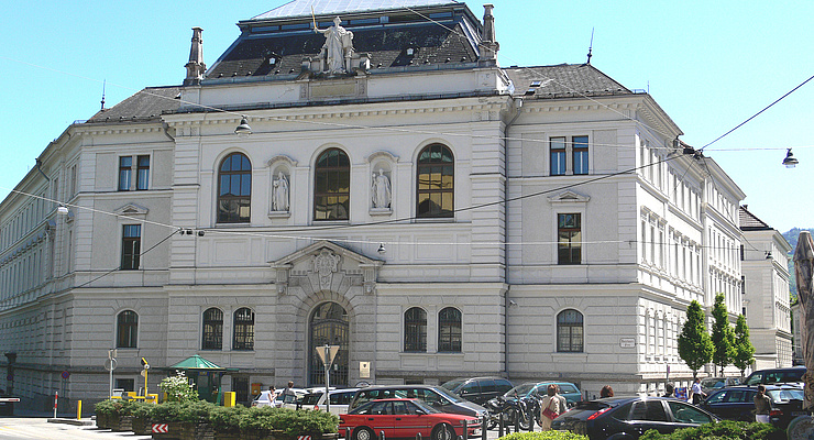Justizgebäude Salzburg, Haupteingang