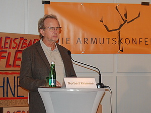 Foto von Norbert Krammer auf der Pressekonferenz